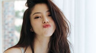 Cantiknya Bikin Iri, Han So Hee Rekomendasikan 18 Skincare dan Makeup