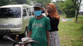 Bagikan Masker Gratis, Dimas Diajeng Kulon Progo Beri Edukasi Cegah Corona