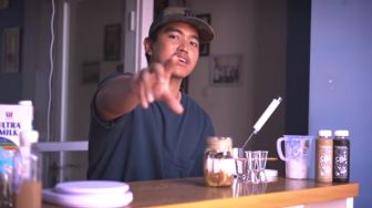 Mantap Jiwa, Kaesang Bikin Dalgona Coffee Pakai Resep Racikannya Sendiri