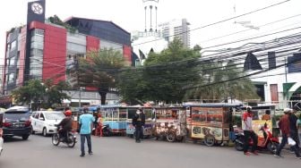 LIVE: Suasana Hari Pertama Ramadan di Pasar Takjil Benhil