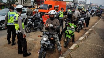 Penyekatan Larangan Mudik di Perbatasan Bandung