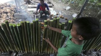 Intip Pembuatan Lemang Takjil Ramadhan di Banda Aceh