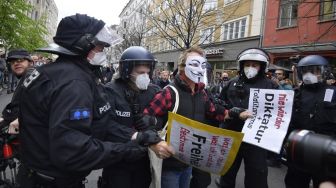 Demo Anti Lockdown di Berlin, Puluhan Demonstran Diamankan Polisi