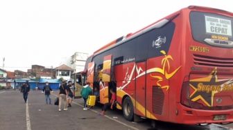 Pemudik Harus Menunggu Lama di Terminal Cicaheum Gara-gara Banyak Bus Terjebak Macet di Gentong dan Malangbong
