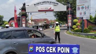 Nekat Mudik, Puluhan Kendaraan Disuruh Putar Balik di Pintu Masuk Kediri