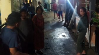 Atap Rumah Terbang Tertiup Angin Kencang, Dagangan Buka Puasa Yati Gak Laku