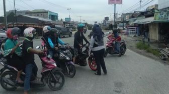 Warga Panam Protes Jalan Ditutup, Polisi : Ini Untuk Kepentingan Bersama