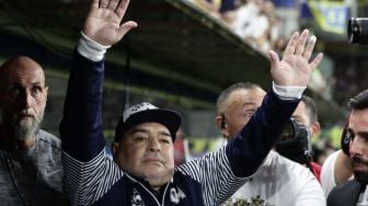 Maradona Harapkan 'Tangan Tuhan' Lagi untuk Hentikan Corona