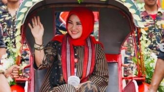 Waduh, Nama dan Foto Bupati Cantik Klaten Dicatut untuk Penggalangan Dana