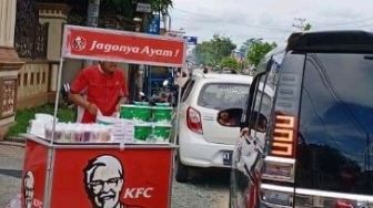 Viral, KFC Buka Lapak Takjil di Pinggir Jalan, Netizen Soroti Hal Ini