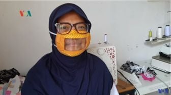 Perempuan Difabel Asal Yogya Ciptakan Masker Transparan Bagi Tuna Rungu