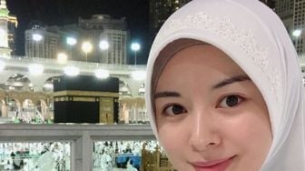 Ayana Moon Pindah Agama, Penasaran Orang Islam Tak Makan Babi