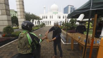 Masjid Al-Azhar Bagi Makanan Buka Puasa Via Drive Thru