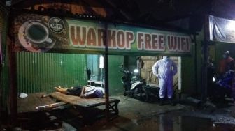 Warga Surabaya Tewas Mendadak di Warung, Dievakuasi Pakai Protokol Corona