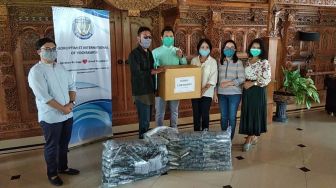 Kerjasama Bareng dr Tirta, Soroptimist Yogyakarta Bagikan Ribuan Masker