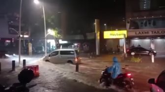 Imbas Proyek Revitalisasi Trotoar, Jalan Kemang Kebanjiran