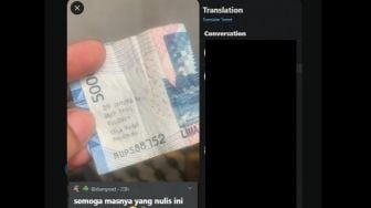 Jadi Modal Nikah, Pesan Manis di Uang Ini Bikin Warganet Terharu