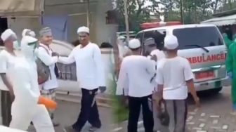 Momen Pria Diduga Kena Corona Malah Disalami Teman