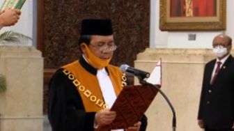 Bacakan Sumpah Jabatan di Depan Jokowi, Syarifuddin Resmi Jadi Ketua MA