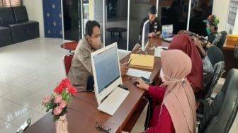 Sambangi Media Center, Abdullah: Masker Ada, Tapi Baru Sedikit