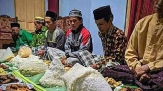 Viral Nasi Lauk Pengajian Tumpah Ruah, Warganet: Kenyang Sampai 2025, nih!