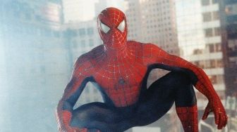 Viral Kostum Spiderman Kearifan Lokal, Warganet: Peter Parker Keterima CPNS