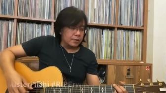 Tonton Aksi Ari Lasso Nyanyikan Lagu Karya Almarhum Erwin Prasetya