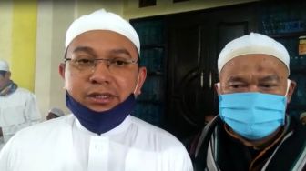 Guru Zuhdi Meninggal, Keluarga Minta Jemaah Mendoakannya Dari Rumah