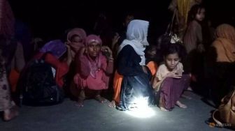Puluhan Pengungsi Rohingnya Terdampar di Bangladesh