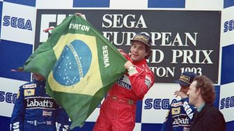 The Best 5 Oto: Landmark Brasil Peringati Ayrton Senna, Vespa Hadirkan Cat Baru, dan Cara Atasi Supremasi Tesla