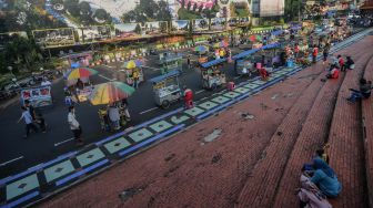 Mantab! Pedagang Takjil di Alun-alun Ciamis Terapkan Jaga Jarak