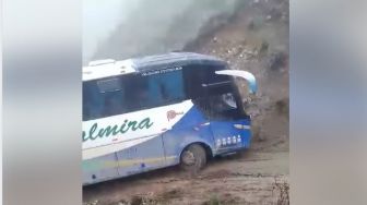 Potret Bus Taklukan Tanjakan Berkelok Bikin Merinding, Salah Dikit Bablas