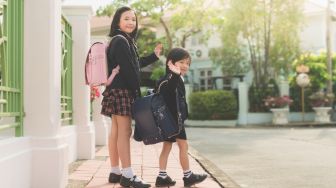 Viral Murid Berangkat Sekolah Jam 4 Pagi, Rela Buka Gerbang Sendiri