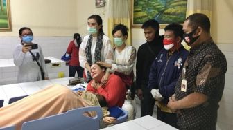 Pelayat Didi Kempot Wajib Pakai Masker dan Semprot Hand Sanitizer