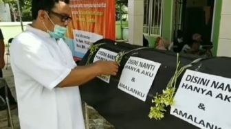 Warga Depok Minta Bantuan Covid-19 Pakai Keranda Mayat: Ingat Amal Saleh