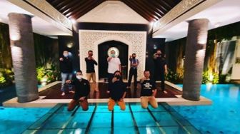 Rumah Idaman, Punya Musola Bak Aquarium Bikin Salat Tarawih Makin Khusyuk