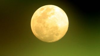 Apa Itu Supermoon? Fenomena Alam yang Bikin Pemandangan Bulan Terlihat Lebih Besar