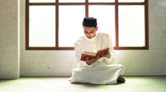 6 Adab yang Harus Diperhatikan Saat Mempelajari Al-Qur’an