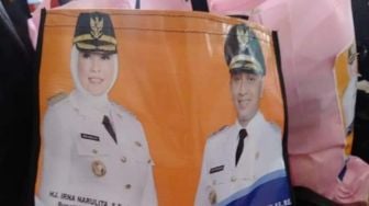 Musim Bansos, Bantuan Baznas Dimasukan Tas Foto Bupati dan Wabup Pandeglang