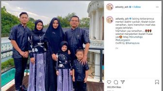 5 Gaya Baju Lebaran Seragam Ala Artis Ini Bisa Ditiru Untuk Idul Fitri