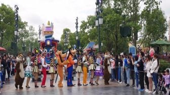 Selidiki Penularan Covid-19, China Tutup Disneylad Shanghai