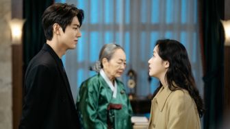 Di Luar The King: Eternal Monarch, Intip 5 Kemesraan Kim Go Eun dan Lee Min Ho