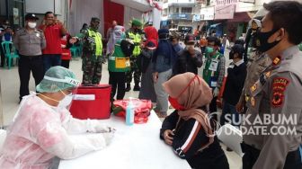 100 Pedagang & Pembeli di Kawasan Ahmad Yani Kota Sukabumi Jalani Rapid Tes