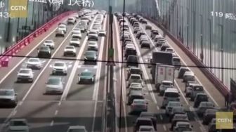 CCTV Rekam Guncangan Aneh di Jembatan Terpanjang Dunia di China, Ngeri!