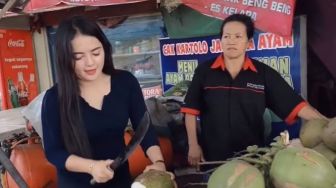 Viral Penjual Es Kelapa Muda Berparas Cantik, Warganet Auto Salfok