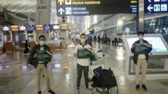 Cerita Relawan Kemanusiaan Menjemput APD Covid-19