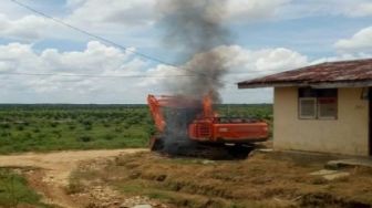 Polisi Amankan 5 Tersangka Pembakaran Ekskavator PT Duta Palma Nusantara