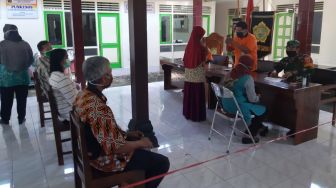 Jujur Sudah Dapat Bantuan Lain, Warga Kulon Progo Kembalikan BST