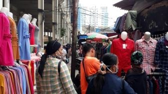 Dilema PKL Pasar Mampang: Di Rumah Nasib Tak Jelas, Jualan Tak Ada Pembeli