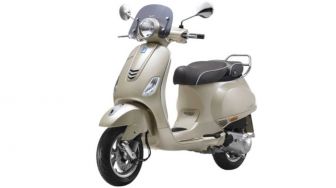 Kenalan sama Vespa Elegante 150, Beda Kelas dari Nmax?